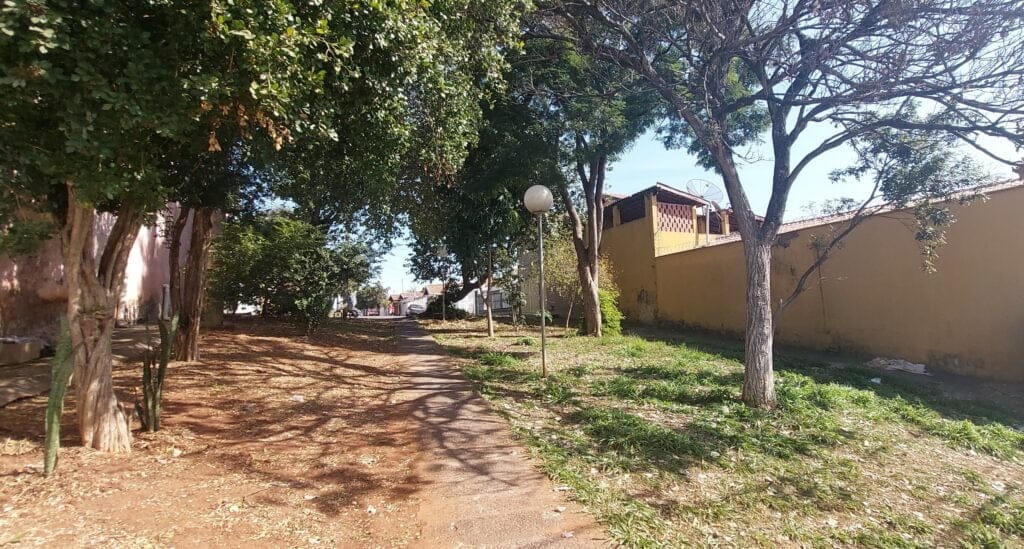 Imagem da área na rua José Alcântara Machado de Oliveira, no Itapuã