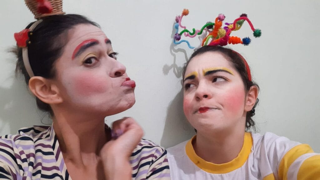 Jô e Gabi interpretam, respectivamente, Isso e Aquilo na contação de história