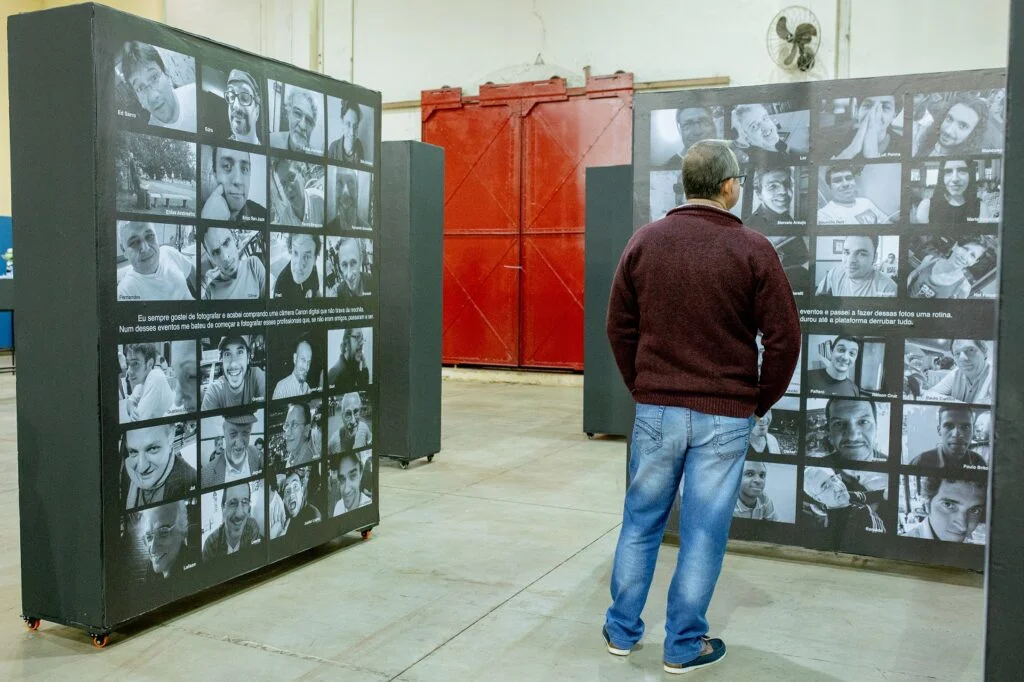 Junto à mostra principal, publico pode conferir mostra de fotos históricas