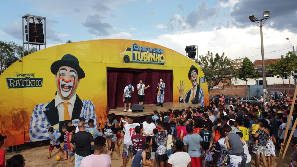 Carreta Show do Tubinho estacionou domingo no bairro Boa Esperança