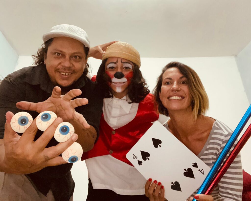 Igor terá companhia da ajudante Ana Camila e do palhaço Amnésia