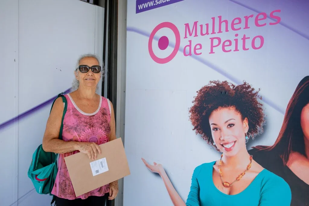 Maria do Carmo de Oliveira foi uma das primeiras a serem atendidas na Carreta de Mamografia