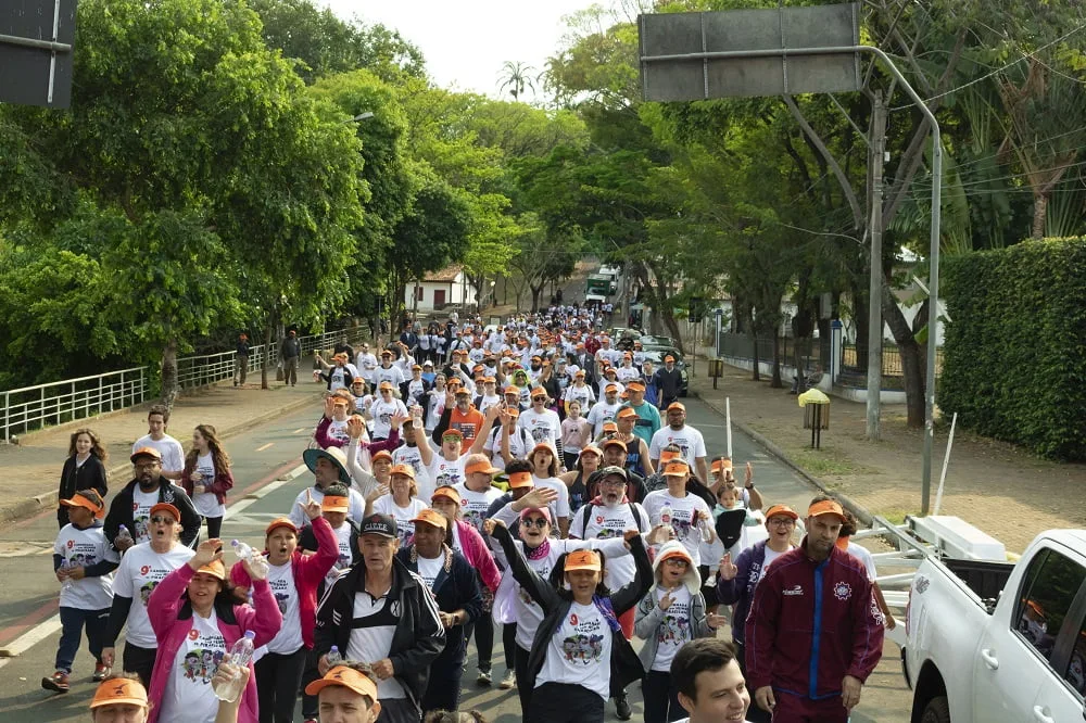 Participantes da Caminhada com Humor passarão, como nas edicoes anteriores, passarão pela Rua do Porto