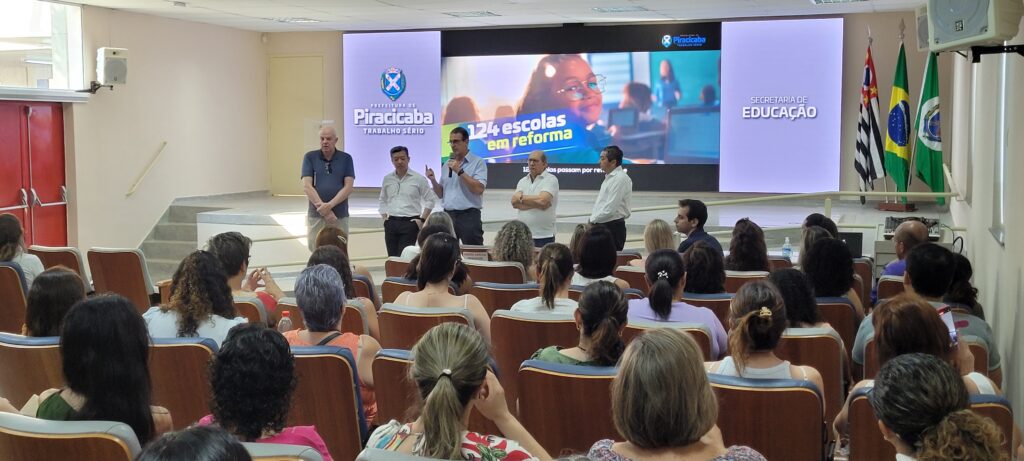 Prefeito Luciano Almeida particupou da abertura do encontro realizado pela Secretaria de Saúde