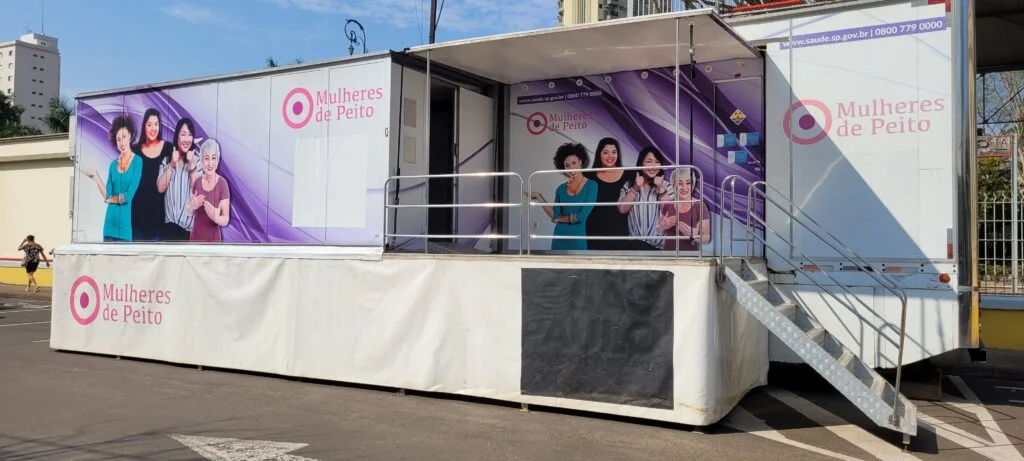 Secretaria de Saúde espera atender até 500 mulheres com exames de mamografia na carreta instalada na Estação da Paulista