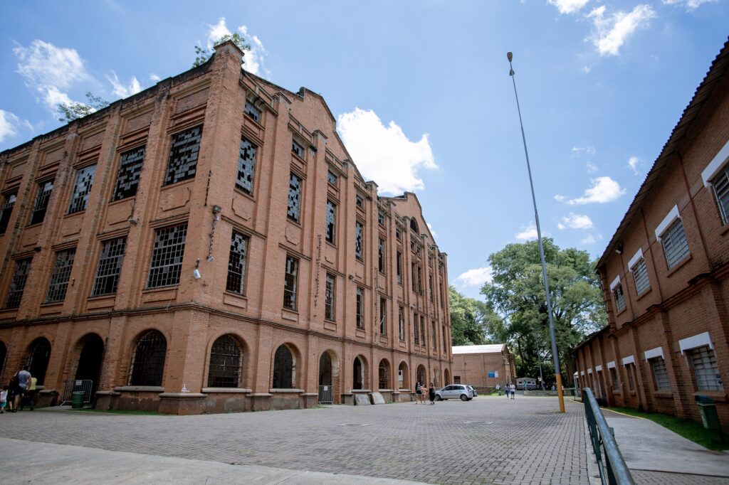 barracão de antigo engenho de açúcar e álcool