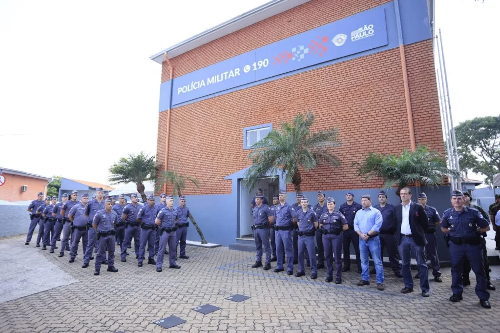 PMs perfilados durante momento da inauguração