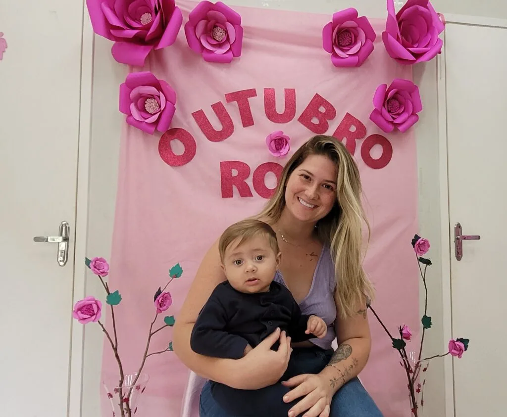 Tainá Bernhard Romeu e o filho Henrico no PSF Santa Rica-Avencas