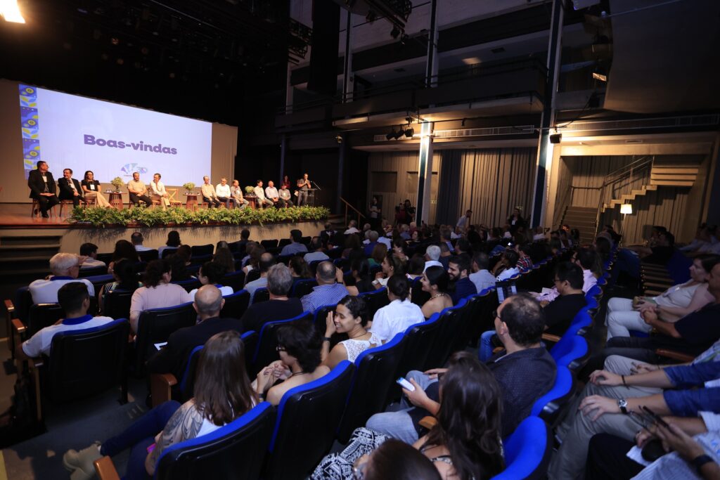 Cerca de 300 pessoas participaram do seminário internacional de Recursos Hídricos realizado no Teatro do Engenho