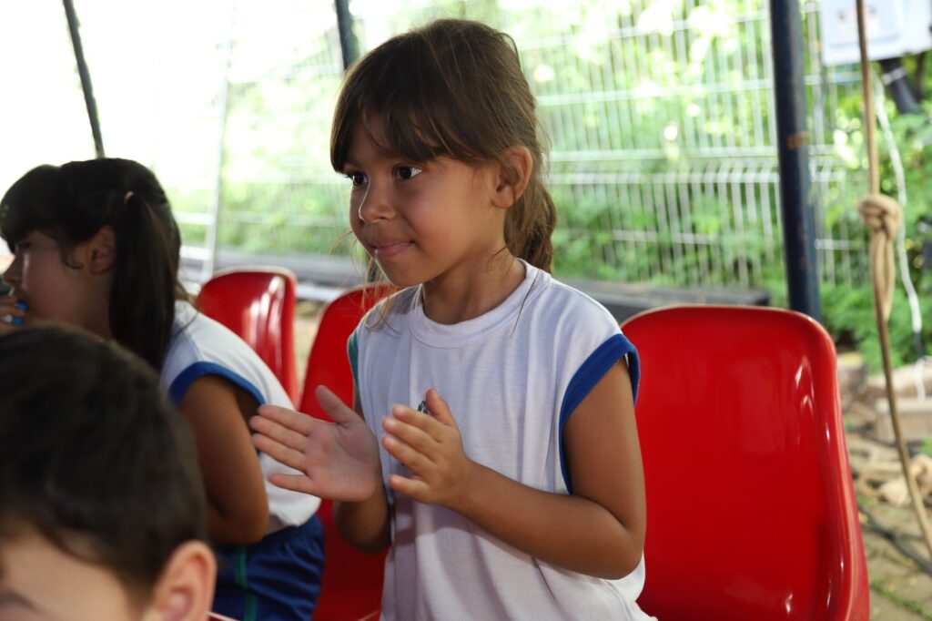 Isadora Carvalho, 6 anos, da Escola Municipal Prof Irene Peron de Oliveira Dorta, em espetáculo na lona Pimentinha
