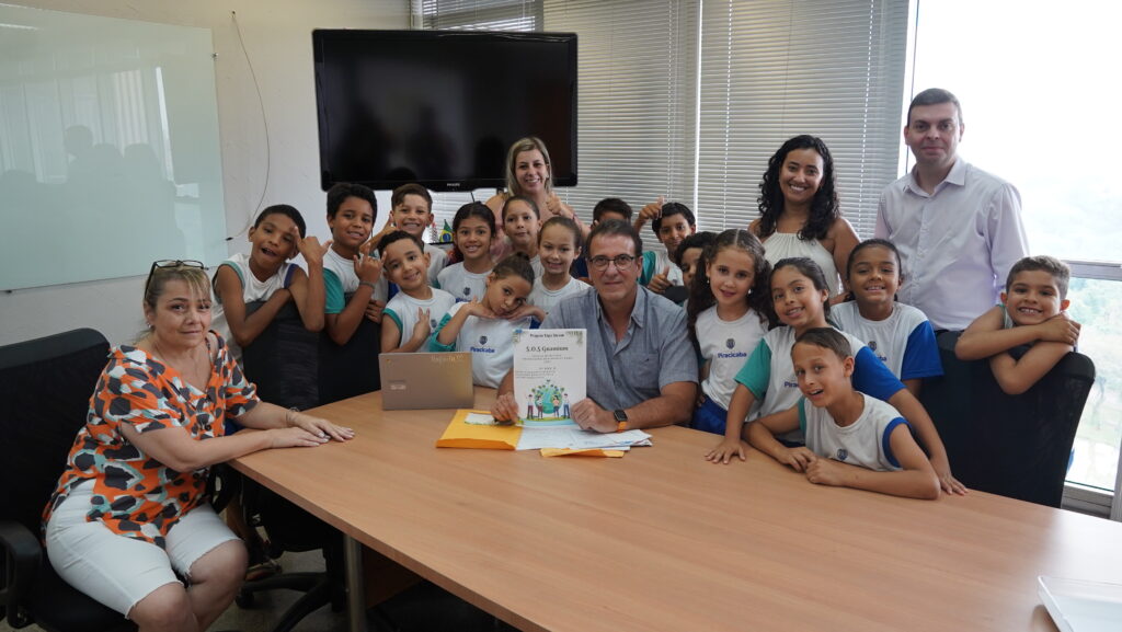 Sob coordenação das professoras Rafaela e Glauciany Feliz, os estudantes do 2º ano, apresentaram o projeto “S.O.S. Guamium”