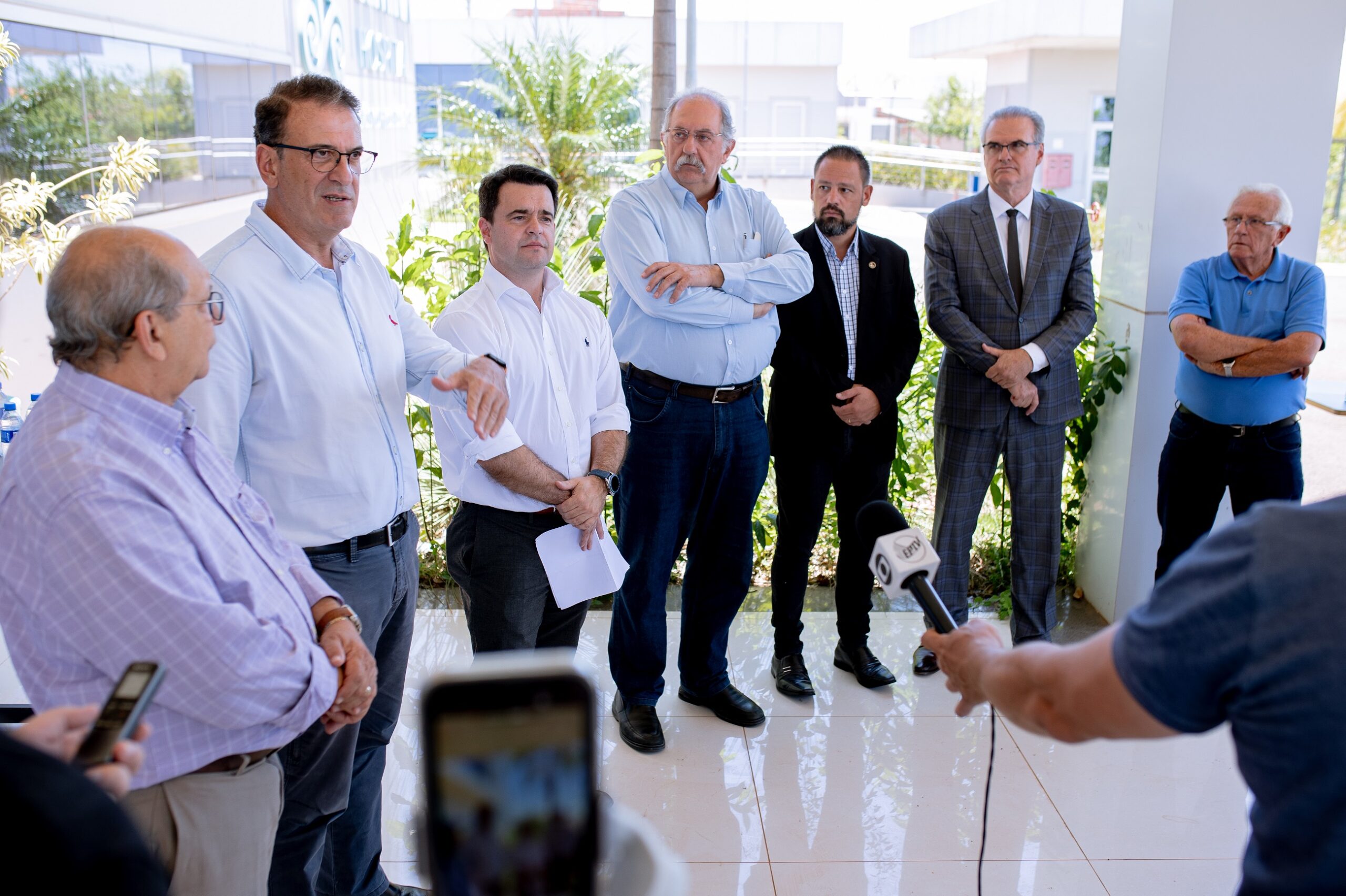 Coletiva de imprensa aconteceu na manhã de hoje, em frente ao prédio do Ilumina