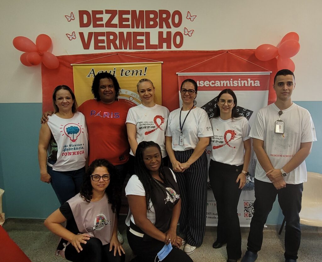 Equipe da SMS e ONG Caphiv na abertura da campanha Dezembro Vermelho 2023