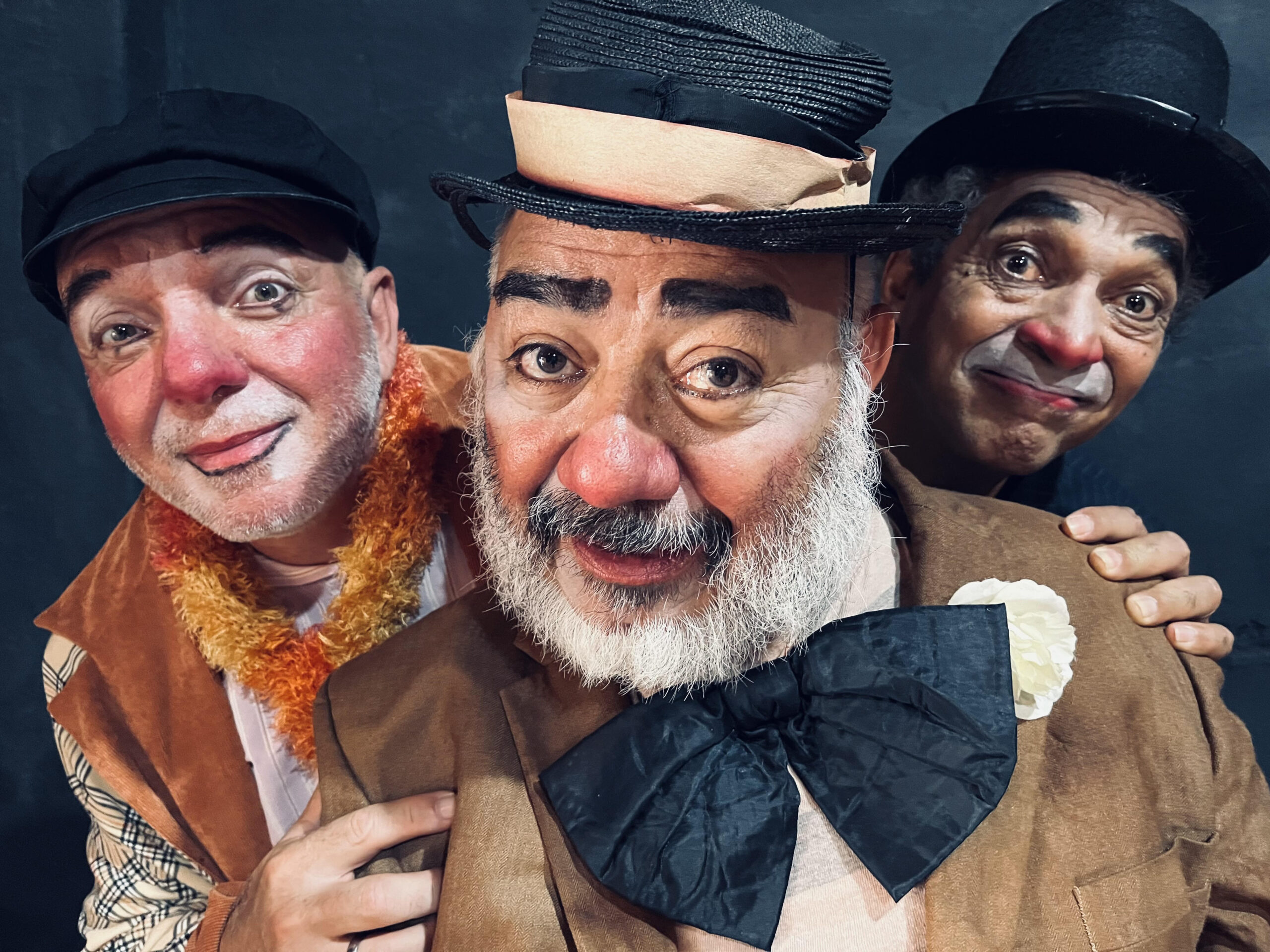 Peça é a história de três velhos artistas circenses que se encontram no velório de um amigo Foto - Ariane Martins