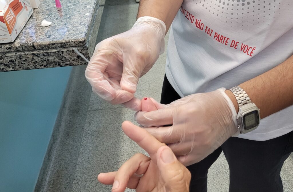 Unidades de saúde estão intensificando a oferta de testes rápidos ao longo do mês