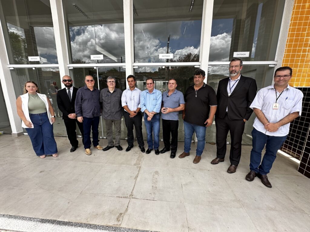 Autoridades prefeitura, Câmara, Assembleia e SSP após visita a unidade de saúde do Parque Piracicaba