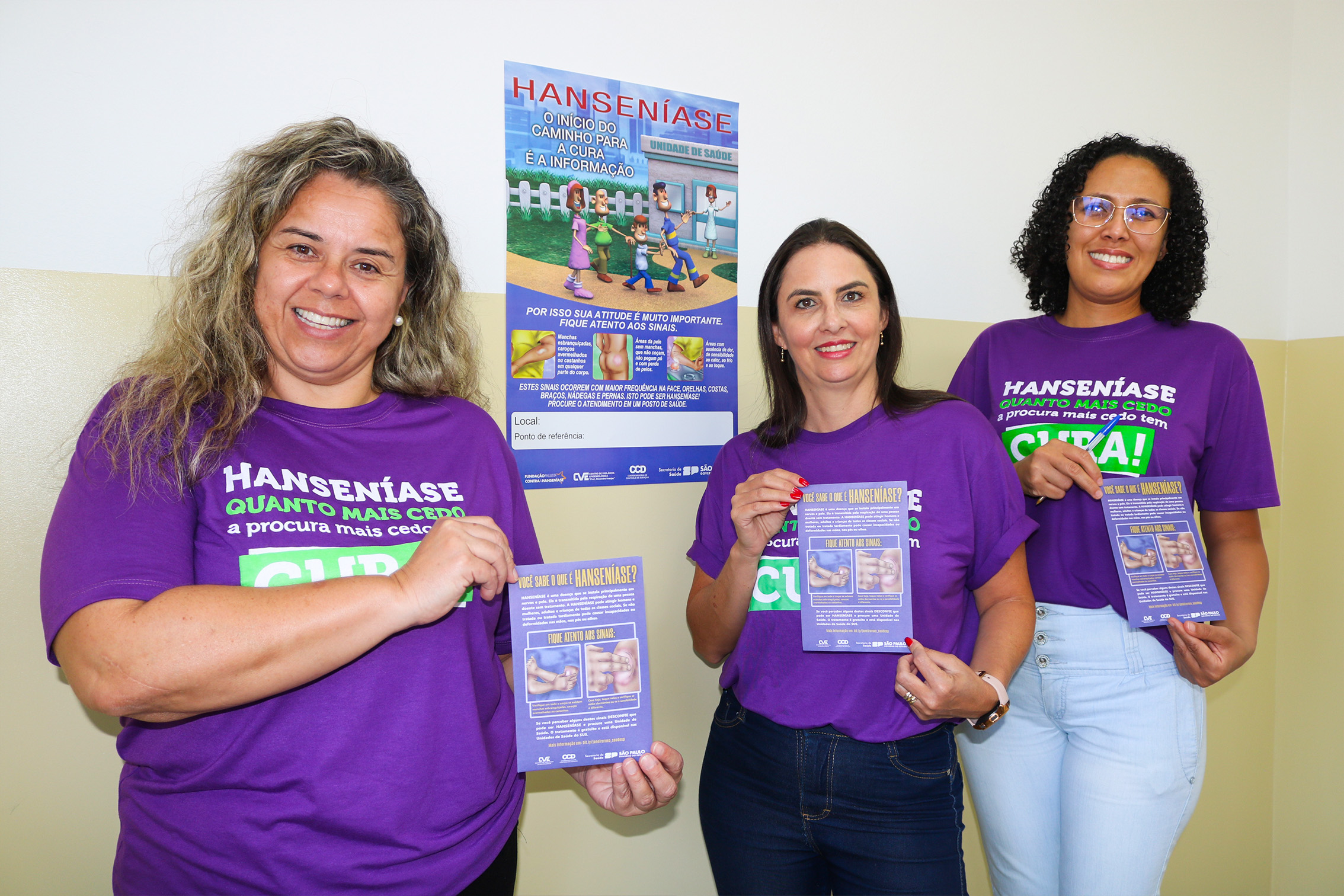 Poliana Garcia, ao lado das técnicas de enfermagem Evelise Pires e Viviano Balbino, que também atuam no Programa de Tuberculose e Hanseníase de Piracicaba