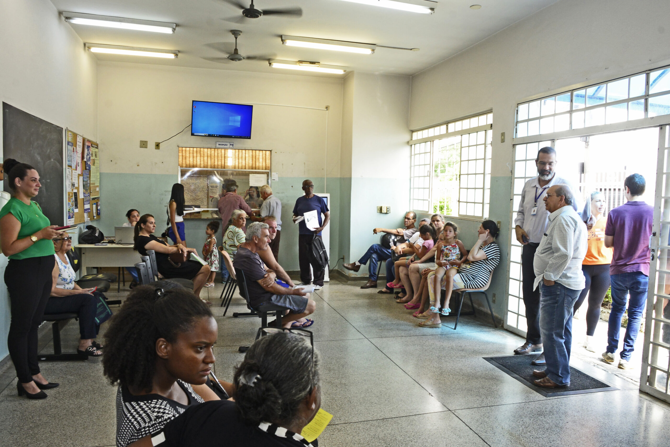 Secretário Muzilli Júnior falou com os usuários da UBS Vila Cristina e explicou a importância da modernização das unidades de saúde da cidade