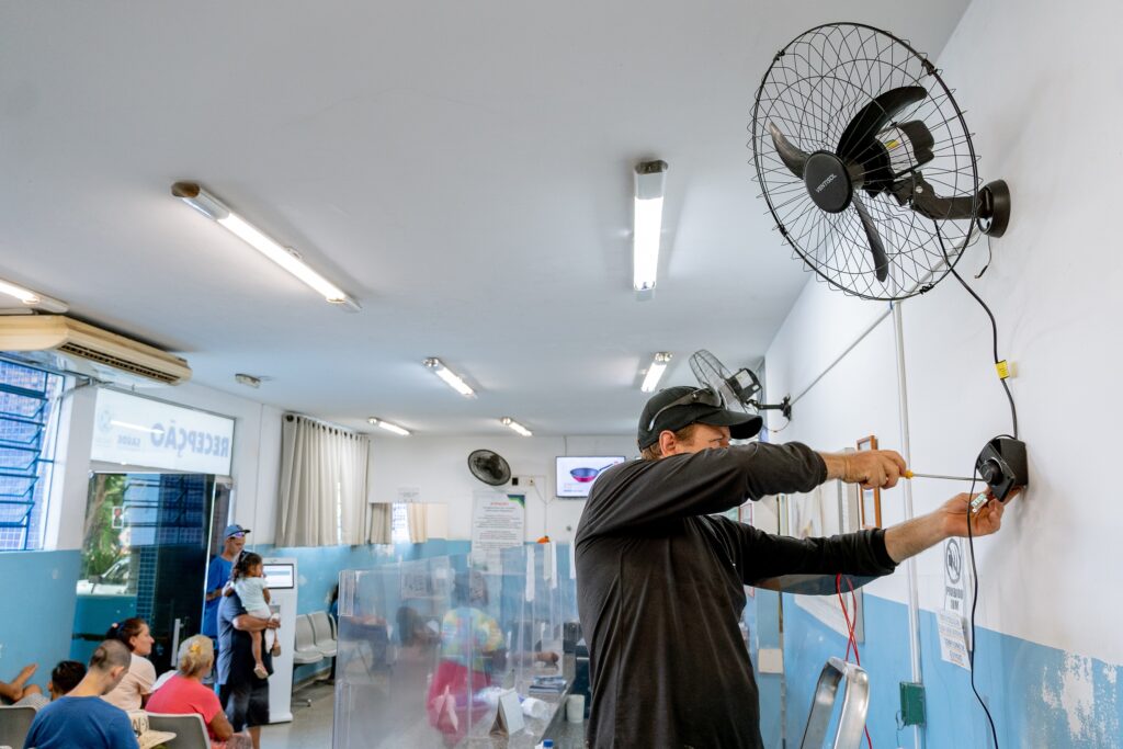 Novos ventiladores começaram a ser instalados hoje nas unidades de emergência, entre eles a COT