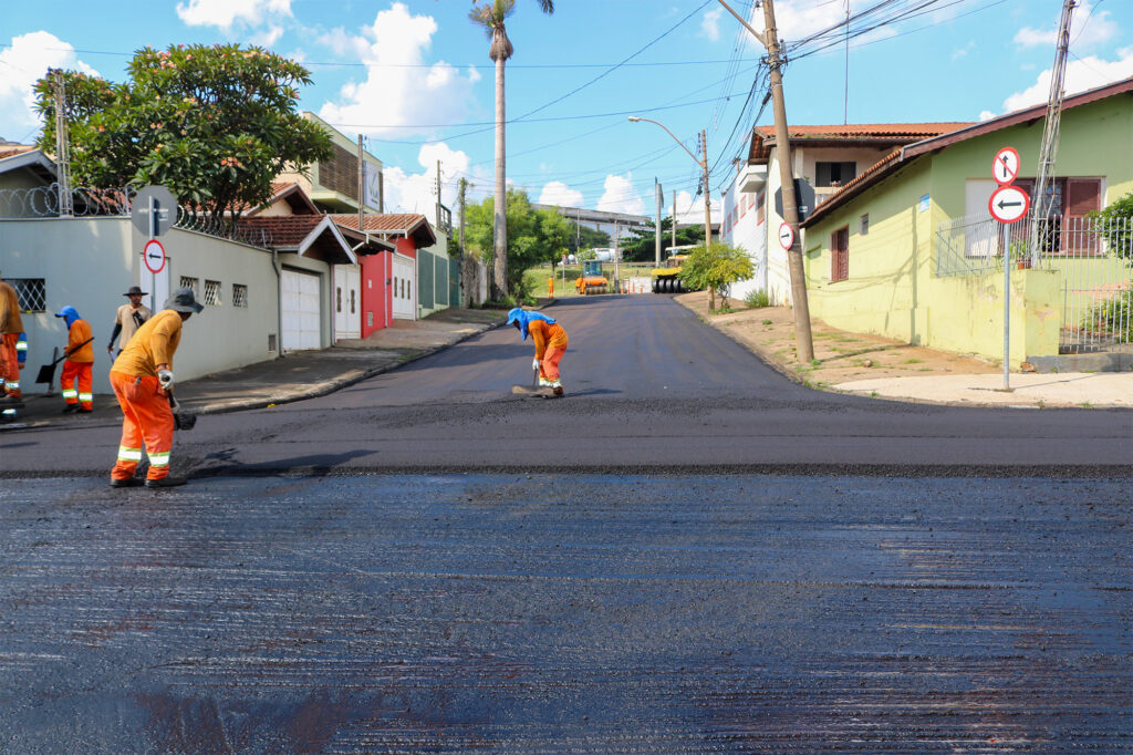 rua com novo pavimento