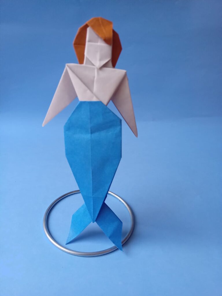 Imagem de um origami em formato de sereia