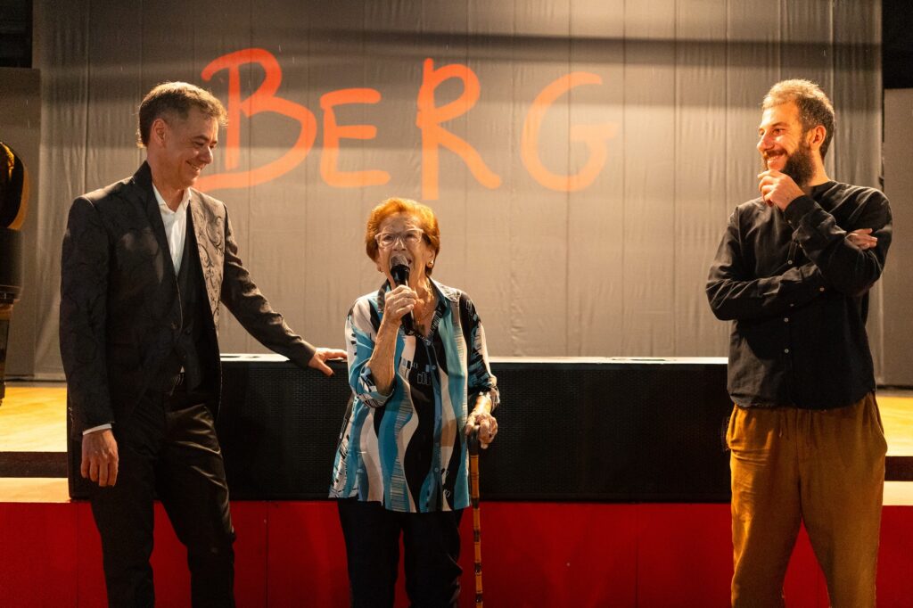 Berg, a protagonista, que completa 91 anos nesta sexta, ao lado do filho Tony