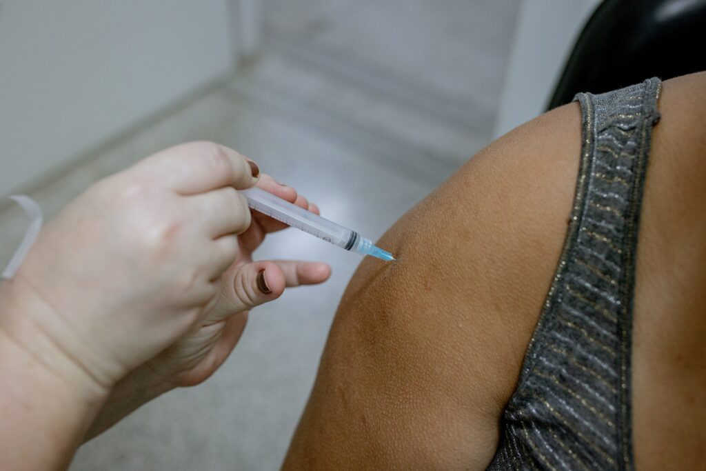 Vacinação contra a gripe segue ao longo da semana em todas as unidades de Saúde da cidade