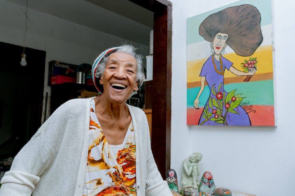Carmela, aos 88 anos, recebe homenagem da Prefeitura com mostra na Pinacoteca