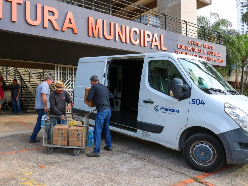 Os produtos sairam da Prefeitura, para ser entregues para o Rio Grande do Sul.