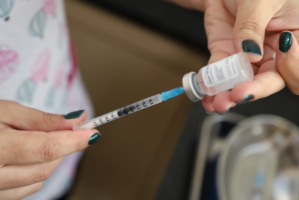 Vacina contra a gripe está disponível em todas as unidades de saúde de Piracicaba