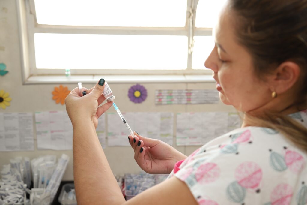 Vacinação contra a gripe terá horário especial na próxima semana nas UBSs Caxambu e Centro