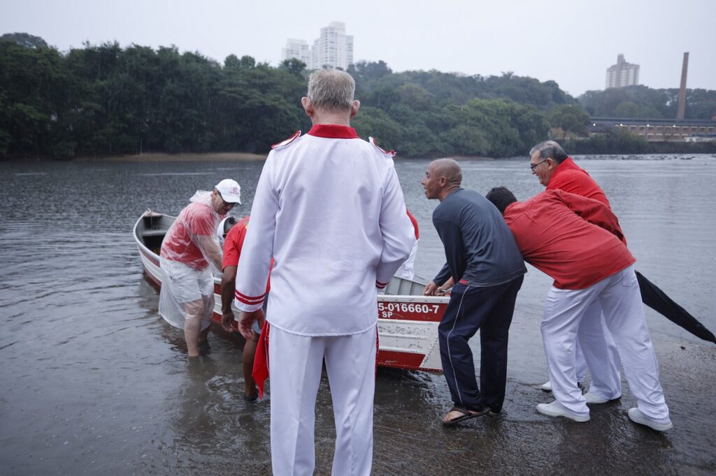Derrubada e bênção dos barcos acontecem a partir das 9h