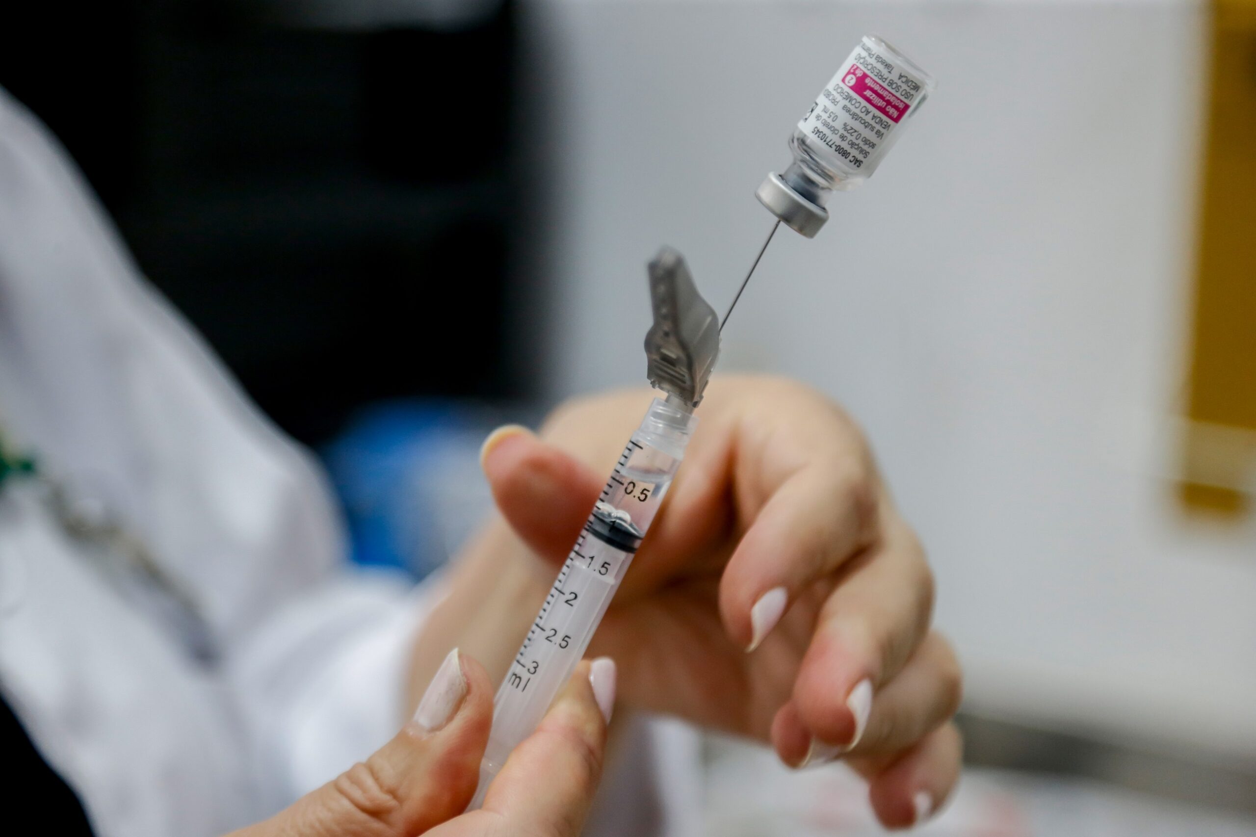 No sábado, 13/07, Saúde terá três unidades abertas para ofertar exclusivamente a vacina contra a dengue para crianças e adolescentes