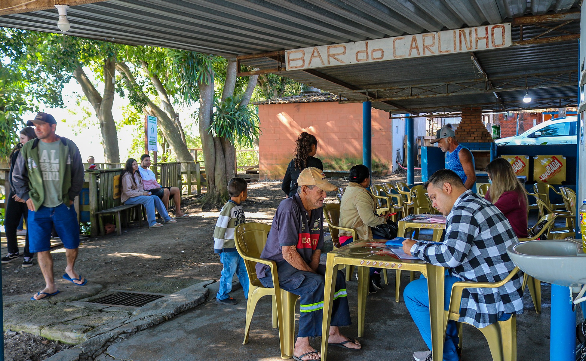 Pescadores piracicabanos se reuniram na manhã de hoje no Bar do Carlinho, no Tanquã