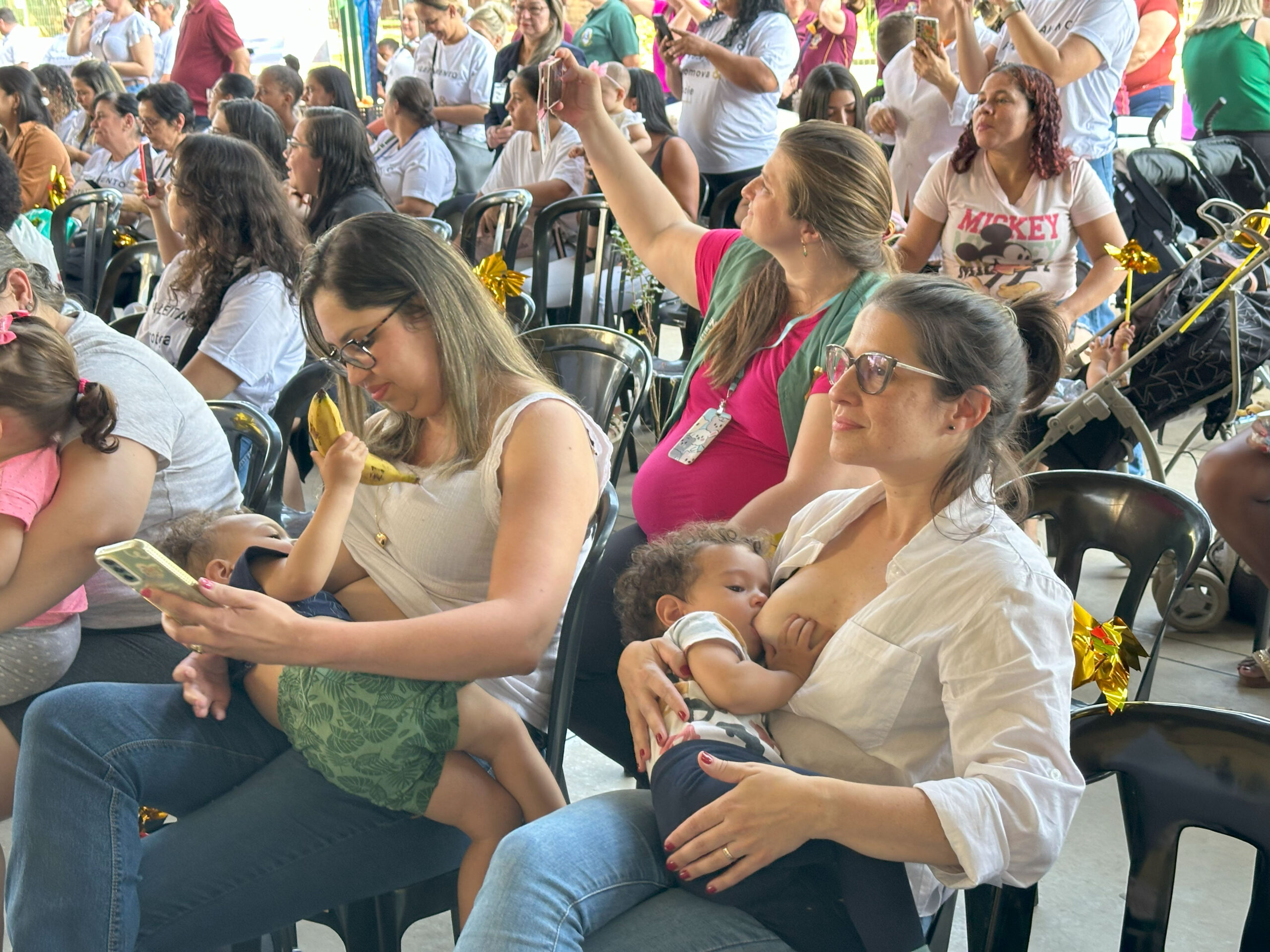 Mamaço reuniu cerca de 300 pessoas na Estação da Paulista