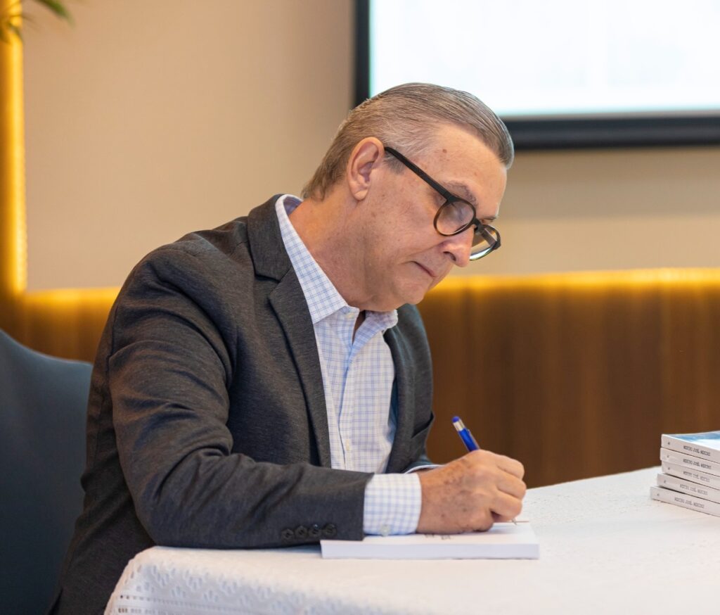 José Nivaldo é o autor do livro Sessentinha