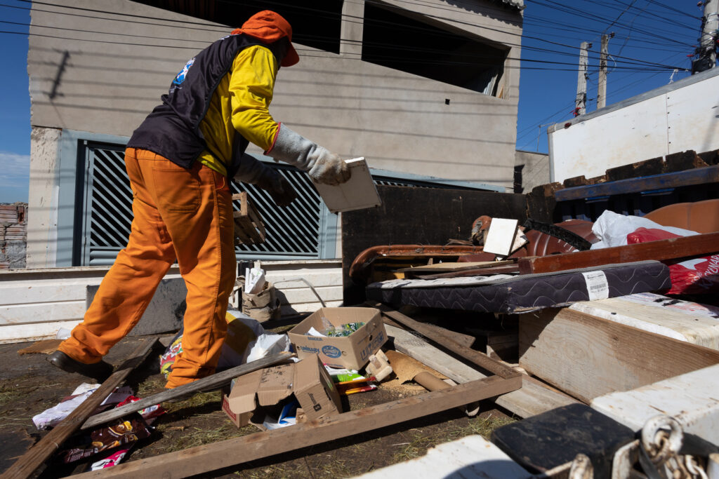 Arrastão da dengue recolheu quatro toneladas em ação na região do bairro de Tupi no último sábado