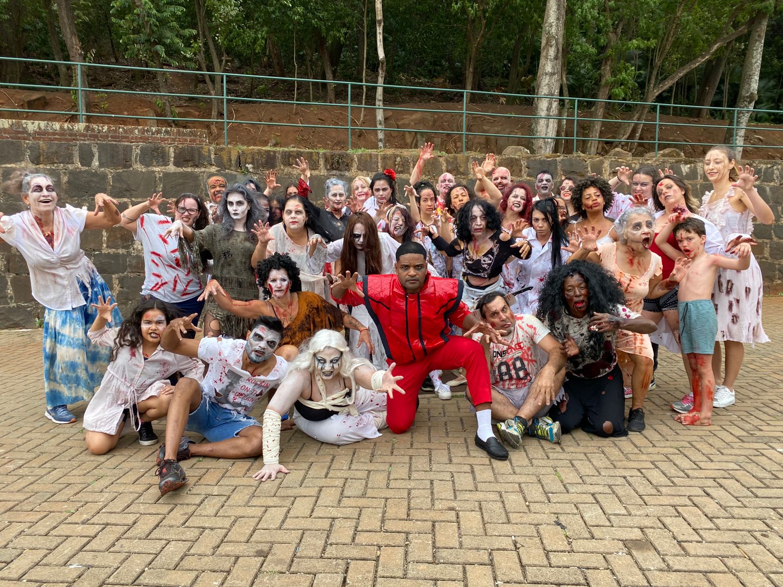 Cerca de 140 pessoas farão a clássica coreografia do clipe da música Thriller, de Michael Jackson
