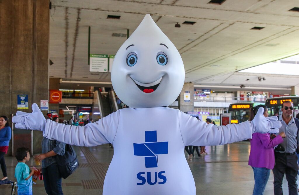 Zé Gotinha ainda segue como principal incentivador da vacinação em todo o Brasil