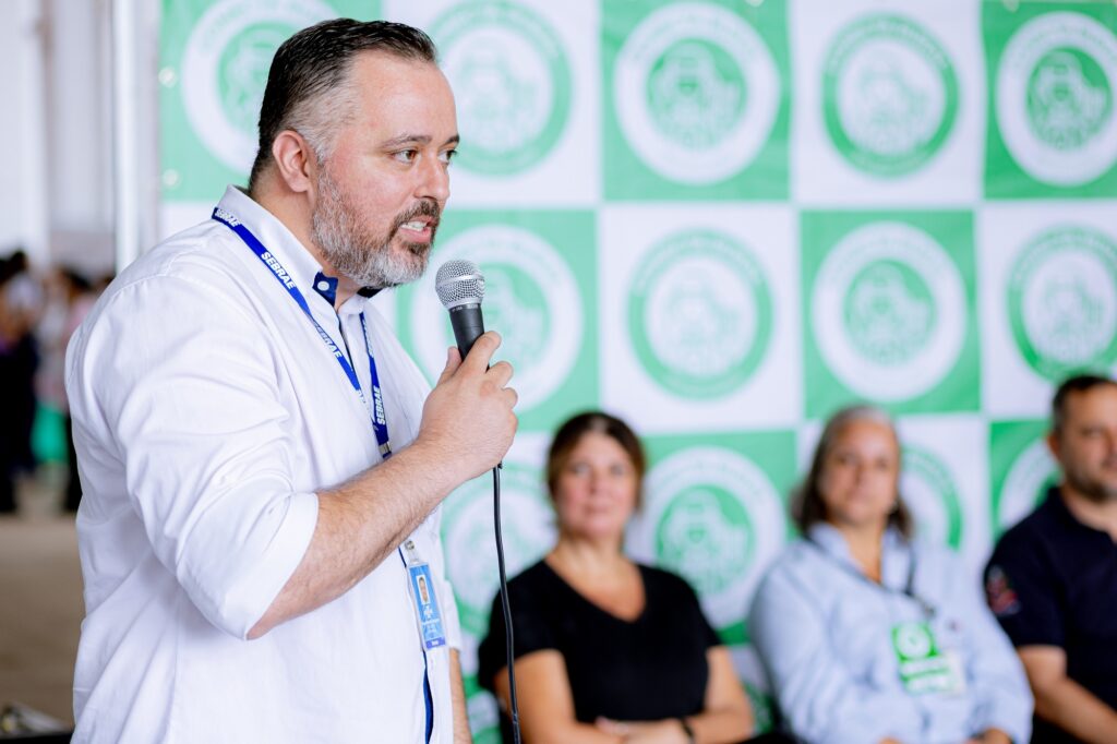 Renan D´Aragone, analista de negócios do Sebrae SP, se apresenta no evento.