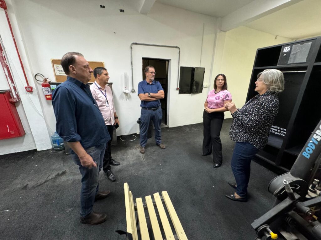 Prefeito e secretários visitam vestiário do Barão da Serra Negra