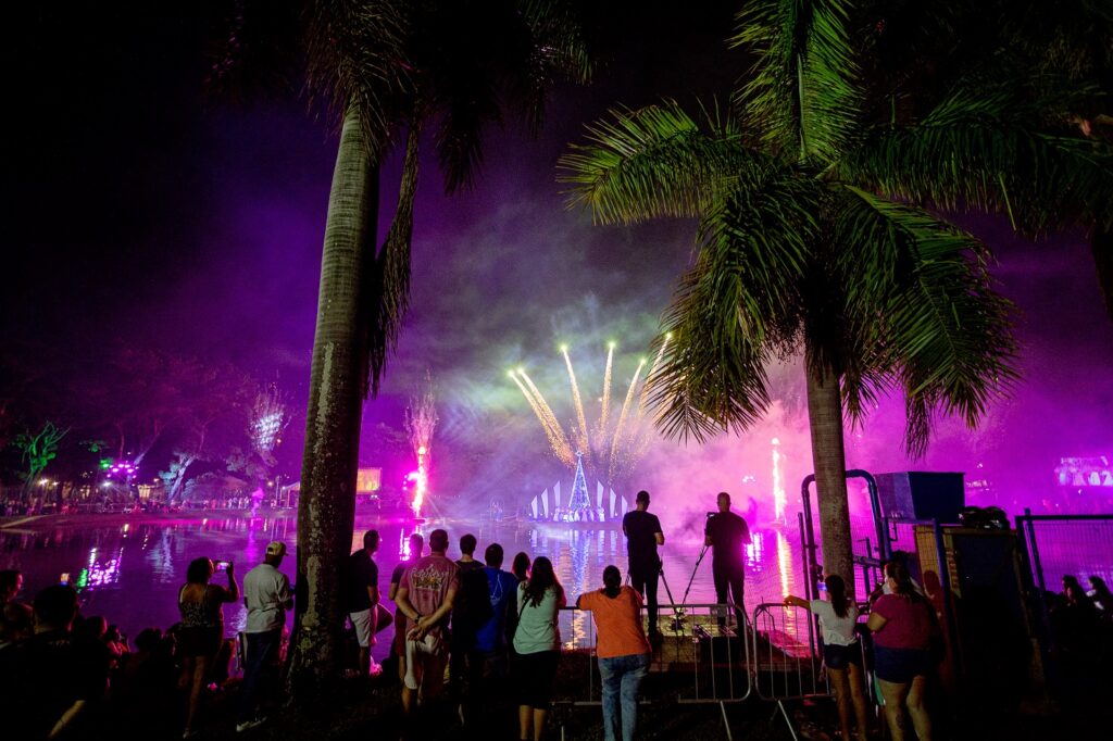 Espetáculo pode ser visto de várias partes do Parque da Rua do Porto