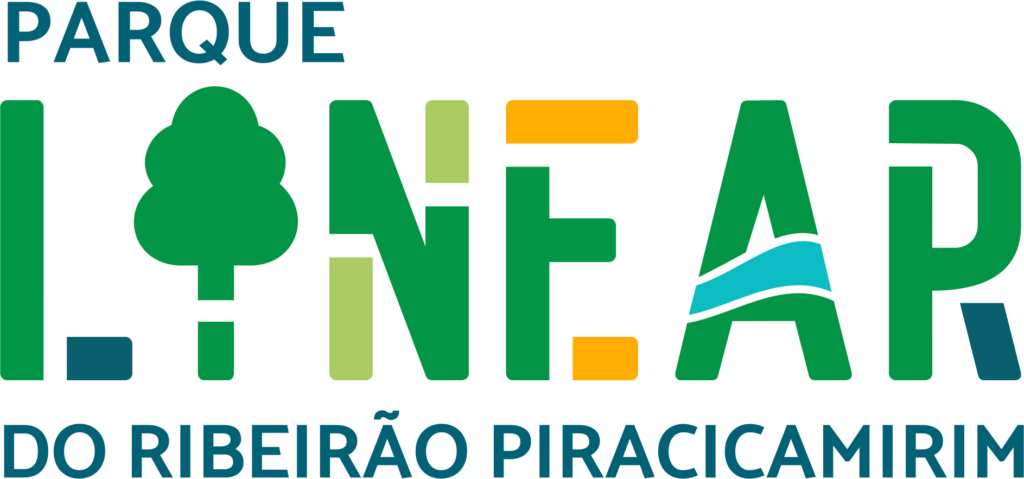A imagem é o logotipo do Parque Linear do Ribeirão Piracicamirim. O logotipo é composto por um desenho estilizado da palavra "LINEAR", com elementos visuais representando árvores e um rio. A palavra "PARQUE" está escrita em azul-marinho acima do desenho, e "DO RIBEIRÃO PIRACICAMIRIM" em azul-marinho abaixo. O desenho é principalmente verde, com detalhes em azul-turquesa, amarelo e verde-claro. O estilo é moderno e limpo.