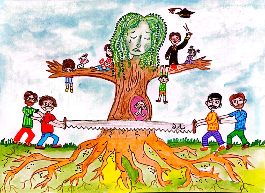 Ilustração colorida de uma grande árvore com rosto feminino e expressão triste, derramando uma lágrima. Seus galhos sustentam crianças brincando, estudando e crescendo, enquanto um bebê está no tronco. Abaixo, quatro homens serram a árvore, divididos em dois grupos opostos, parecendo disputar o controle. No céu, um jovem de beca joga seu chapéu para cima. As raízes da árvore se espalham pelo solo, mas estão sendo cortadas.