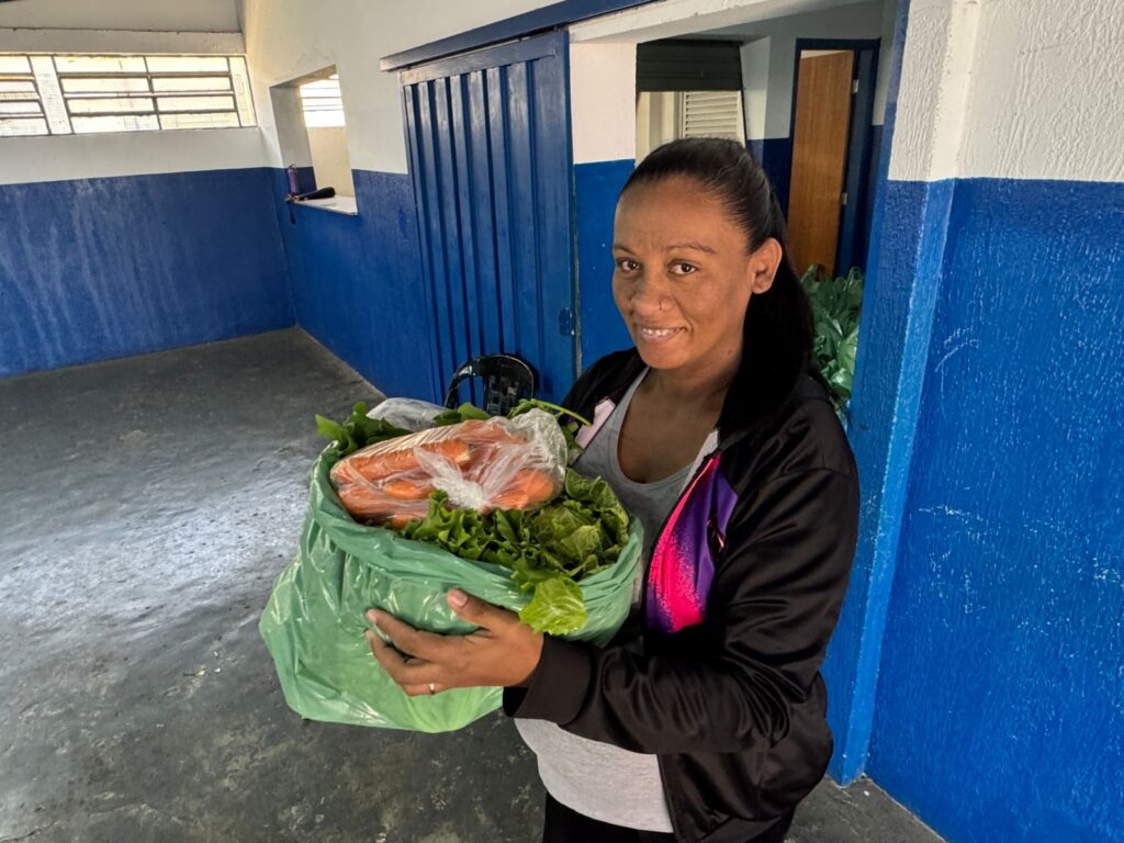 Para Rita, moradora do bairro Monte Líbano e mãe de quatro filhos, a cesta verde chegou como uma forma de variar a alimentação