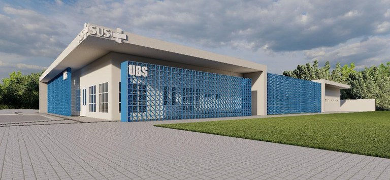A imagem mostra a fachada de um moderno posto de saúde, identificado pela sigla "UBS" em destaque na parte superior. O edifício apresenta um design contemporâneo, com linhas retas e uma cobertura ampla que se estende sobre a entrada principal. A fachada é caracterizada por um painel de vidro texturizado em azul, com um padrão geométrico que confere um visual dinâmico e ao mesmo tempo discreto. Este painel cobre grande parte da área frontal do edifício, incluindo a entrada principal com portas de vidro e janelas. Ao redor do posto de saúde, há um paisagismo cuidadoso, com gramado verde bem cuidado e árvores ao fundo, sugerindo um ambiente agradável e integrado à natureza. O piso em frente ao edifício é pavimentado com pedras intertravadas, criando um caminho de acesso harmonioso. O céu, com nuvens, sugere um dia claro.