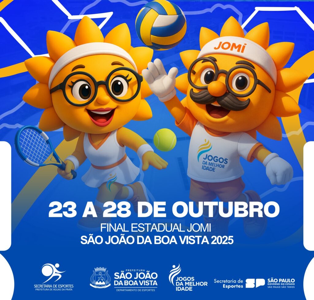A imagem é um pôster promocional para os Jogos da Melhor Idade (JOMI) em São João da Boa Vista, que acontecerão de 23 a 28 de outubro de 2025. O design é vibrante e alegre, com dois mascotes em forma de sol, representando a energia e o entusiasmo do evento. Os mascotes estão vestidos com trajes esportivos, um segurando uma raquete de tênis e o outro com uma bola de vôlei. O mascote masculino usa uma faixa na cabeça com a inscrição "JOMI" e tem um bigode característico. Ambos usam óculos e têm expressões faciais sorridentes e animadas. O fundo do pôster é azul, com elementos gráficos que remetem a quadras esportivas e movimento. O texto principal, em letras grandes e brancas, anuncia as datas do evento: "23 A 28 DE OUTUBRO", seguido por "FINAL ESTADUAL JOMI" e o local e ano: "SÃO JOÃO DA BOA VISTA 2025". Na parte inferior do pôster, há logotipos de instituições patrocinadoras e organizadoras, incluindo a Secretaria de Esportes da Prefeitura de Águas da Prata, a Prefeitura de São João da Boa Vista (com seu departamento de esportes), e a Secretaria de Esportes do Governo do Estado de São Paulo. O logotipo "JOGOS DA MELHOR IDADE" também aparece proeminentemente.