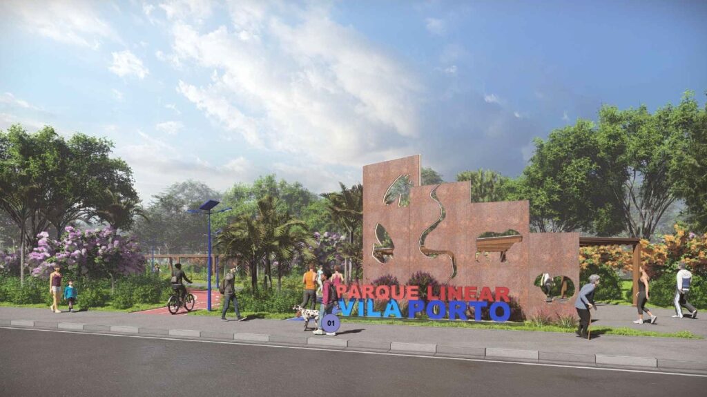 A imagem mostra a entrada de um parque chamado "Parque Linear Vila Porto". A entrada é marcada por uma grande estrutura de aço corten com recortes em forma de animais, como um cavalo e um cachorro. Na frente dessa estrutura, estão as palavras "PARQUE LINEAR" em letras vermelhas e "VILA PORTO" em letras azuis, ambas em relevo. O ambiente é ao ar livre, em um dia ensolarado com céu azul e algumas nuvens. Há várias pessoas no local: um ciclista passando por uma ciclovia vermelha à esquerda, um homem andando com um cachorro dálmata no centro, um senhor idoso com bengala e outras pessoas caminhando ou correndo. A paisagem é muito verde, com árvores, palmeiras e arbustos floridos em tons de roxo e laranja. Na calçada, há postes modernos com painéis solares, e a rua é asfaltada com uma faixa de ciclovia bem demarcada. A perspectiva da imagem é ao nível da rua, mostrando a entrada do parque de forma convidativa e acessível. Um pequeno círculo com o número "01" está próximo ao homem com o cachorro, possivelmente indicando um ponto de interesse ou uma referência no projeto do parque.