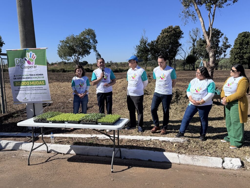 Horta do bairro Mário Dedini recebe primeiras mudas durante o Dia de Cooperar