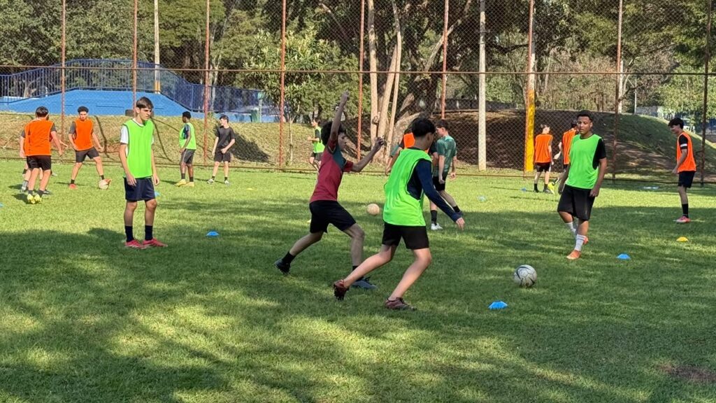 Aulas gratuitas acontecem às quartas e sextas-feiras, na Área de Lazer so Trabalhador (foto), e aos sábados, no campo do Jardim Tóquio.